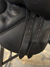 Load image into Gallery viewer, 17.5&quot; Stubben Virginia Close Contact Saddle
