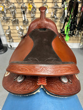 Load image into Gallery viewer, 17&quot; Big Horn Halfinger Saddle
