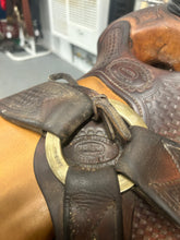 Load image into Gallery viewer, 15&quot; Andy Knight Roper Saddle
