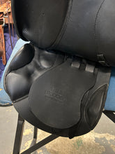 Load image into Gallery viewer, 17.5&quot; Stubben Virginia Close Contact Saddle
