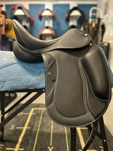 Load image into Gallery viewer, 17&quot; Colligate Integrity Monoflap Dressage Saddle
