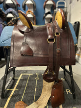 Load image into Gallery viewer, 15&quot; Peruvian Work Saddle
