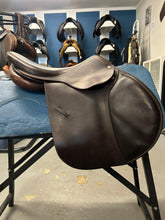 Load image into Gallery viewer, 17&quot; Luc Childeric FP 3.5A Saddle
