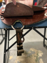 Load image into Gallery viewer, 17&quot; Big Horn Halfinger Saddle
