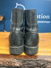 Load image into Gallery viewer, Ariat Western Paddock Boots 7.5
