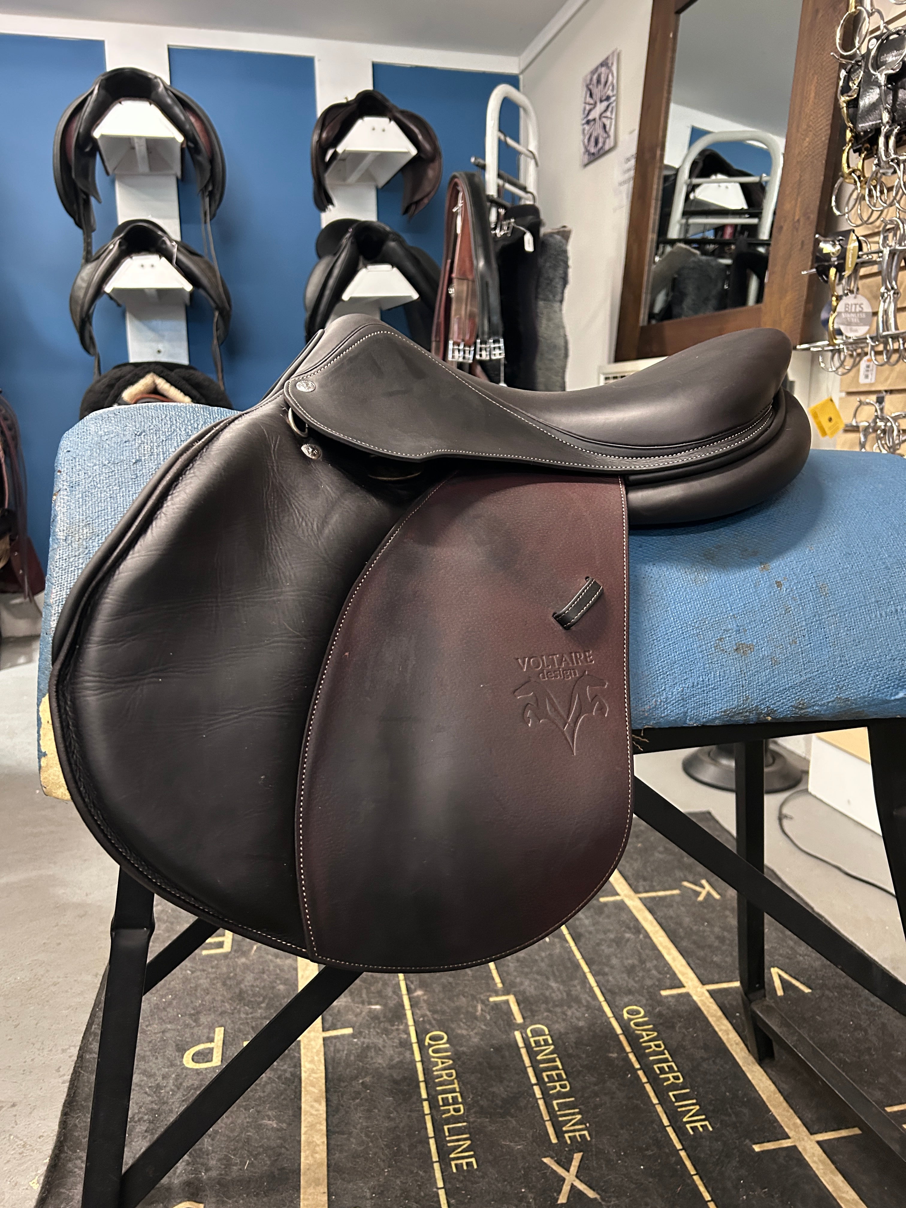 17" Voltaire Palm Beach 3AAA Close Contact Saddle