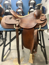 Load image into Gallery viewer, 15&quot; Andy Knight Roper Saddle
