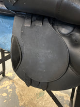 Load image into Gallery viewer, 17.5&quot; Stubben Virginia Close Contact Saddle
