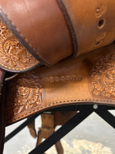 Load image into Gallery viewer, 16.5&quot; Custom Blue Ribbon Western Show Saddle
