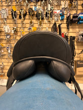 Load image into Gallery viewer, 17&quot; Colligate Integrity Monoflap Dressage Saddle

