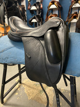 Load image into Gallery viewer, 17.5&quot; Custom Saddlery Wolfgang Gemini R Dressage Saddle
