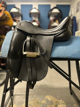 Load image into Gallery viewer, 18&quot; NSC Dressage Saddle
