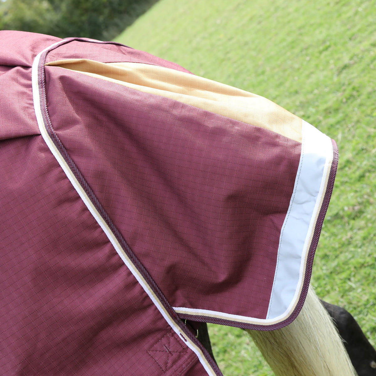 Shires Highlander Plug 100g Combo Turnout Blanket