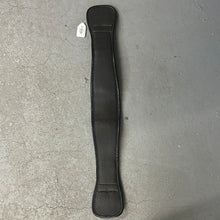 Load image into Gallery viewer, Wintec Dressage Girth 28&quot;
