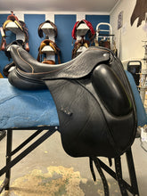 Load image into Gallery viewer, 17.5&quot; Custom Saddlery Wolfgang Gemini R Dressage Saddle
