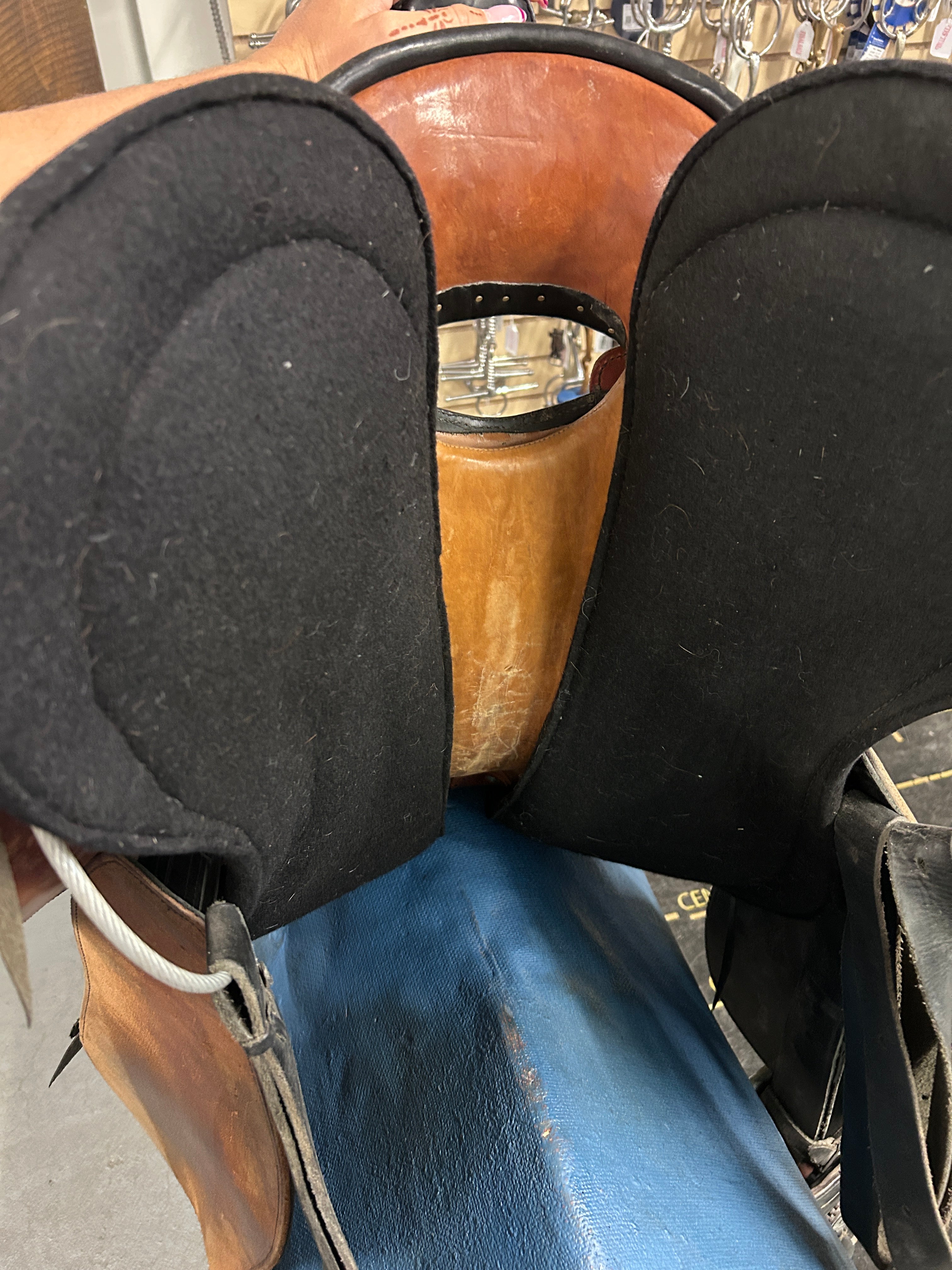 15.5" EZ-Fit Treeless Western Saddle-Saddle-Consignment-Evolution Equestrian Co.
