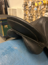Load image into Gallery viewer, 16.5&quot; Val du Bois Versailles Dressage Saddle
