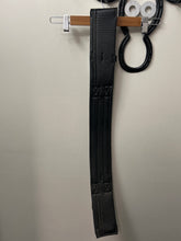 Load image into Gallery viewer, Cottage Craft Dressage Girth 26&quot;
