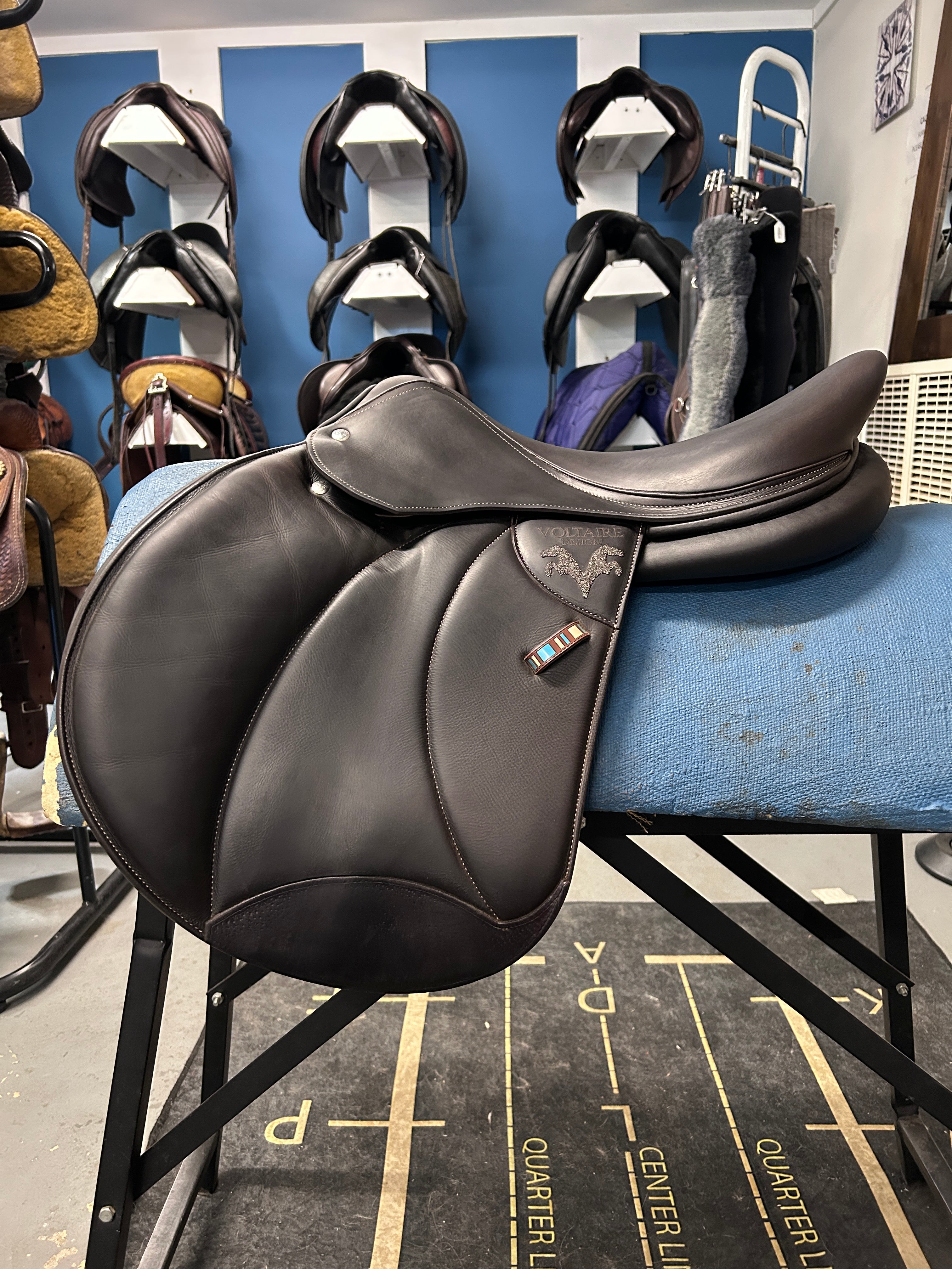 17.5" Voltaire Stuttgart 3A Close Contact Saddle