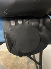 Load image into Gallery viewer, 17.5&quot; Stubben Virginia Close Contact Saddle
