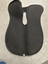 Load image into Gallery viewer, Acavallo Gel HalfPad with Wither Free Design-English Saddle Pad-Consignment-Evolution Equestrian Co.

