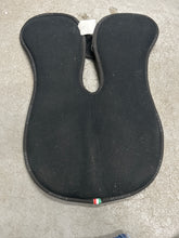 Load image into Gallery viewer, Acavallo Memory Foam Gel Half Pad with Front Riser-English Saddle Pad-Consignment-Evolution Equestrian Co.
