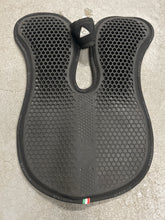 Load image into Gallery viewer, Acavallo Memory Foam Gel Half Pad with Front Riser-English Saddle Pad-Consignment-Evolution Equestrian Co.
