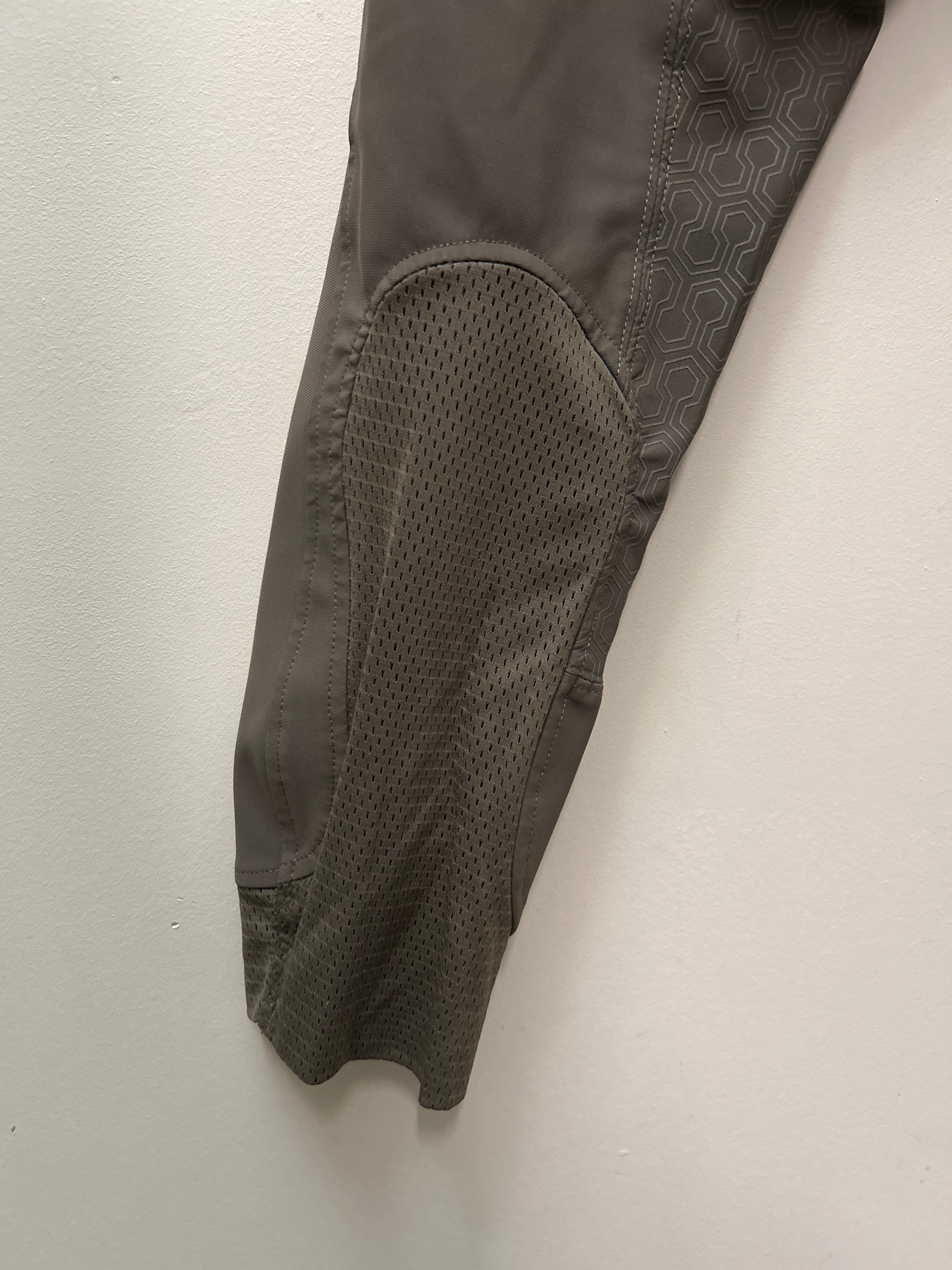 Ariat Pro Series Full Seat Breeches 30R-Breeches-Consignment-Evolution Equestrian Co.