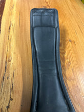 Load image into Gallery viewer, Paramount Saddlery Dressage Girth 27&quot;
