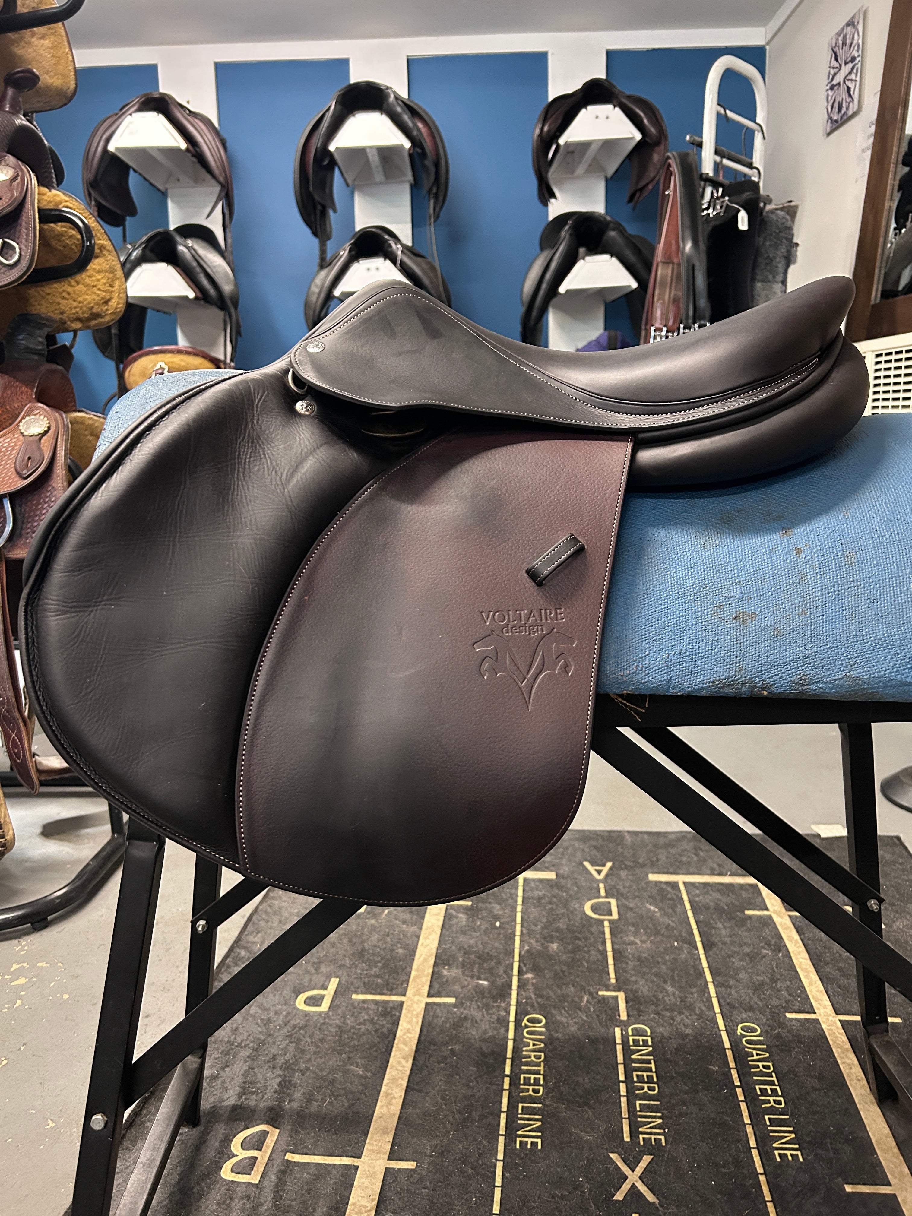 17" Voltaire Palm Beach 3AAA Close Contact Saddle