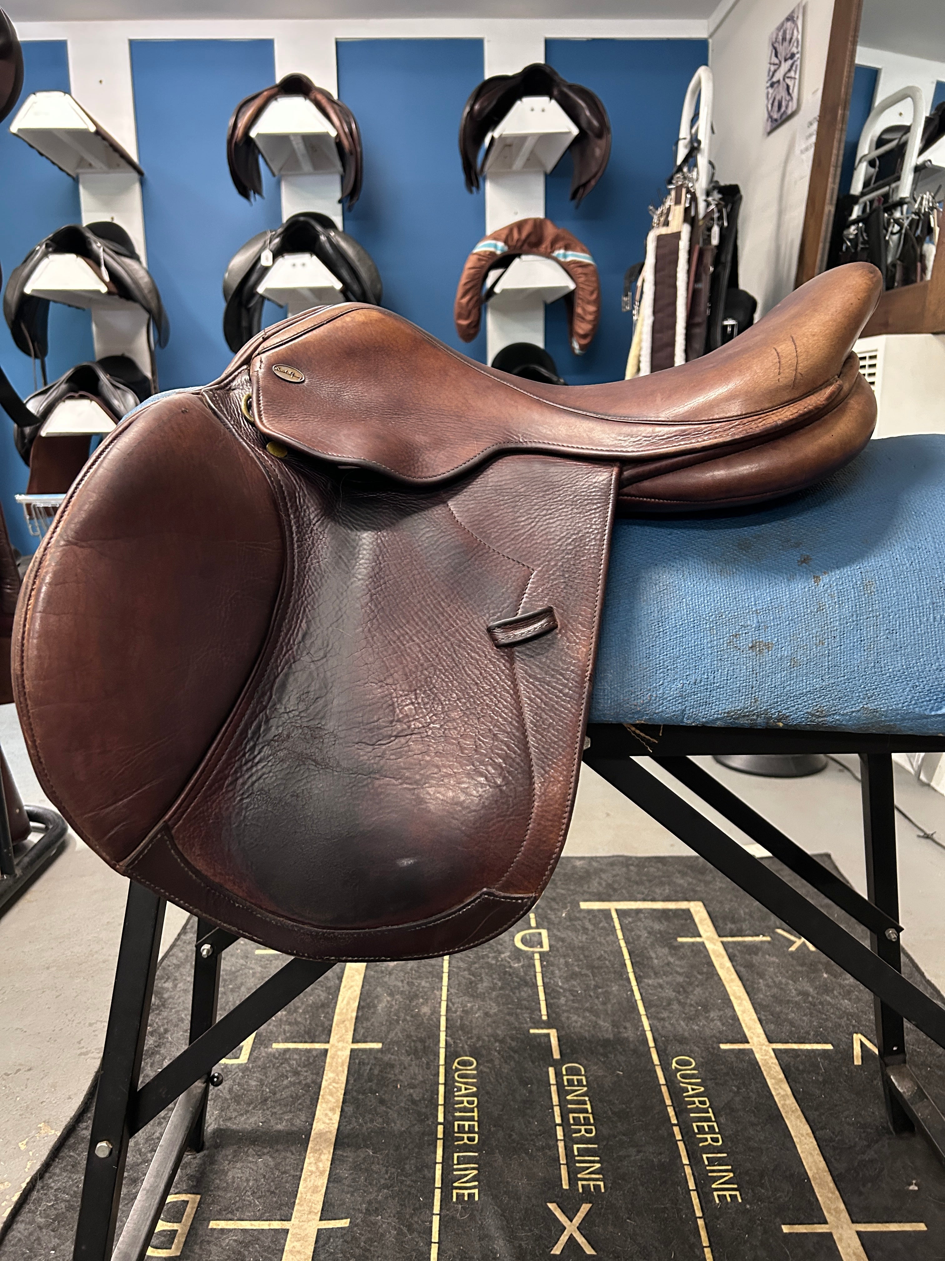17.5" Santa Cruz Close Contact Saddle