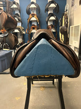 Load image into Gallery viewer, 17&quot; Luc Childeric FP 3.5A Saddle
