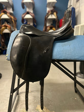 Load image into Gallery viewer, 17.5&quot; Passier Relevant Dressage Saddle
