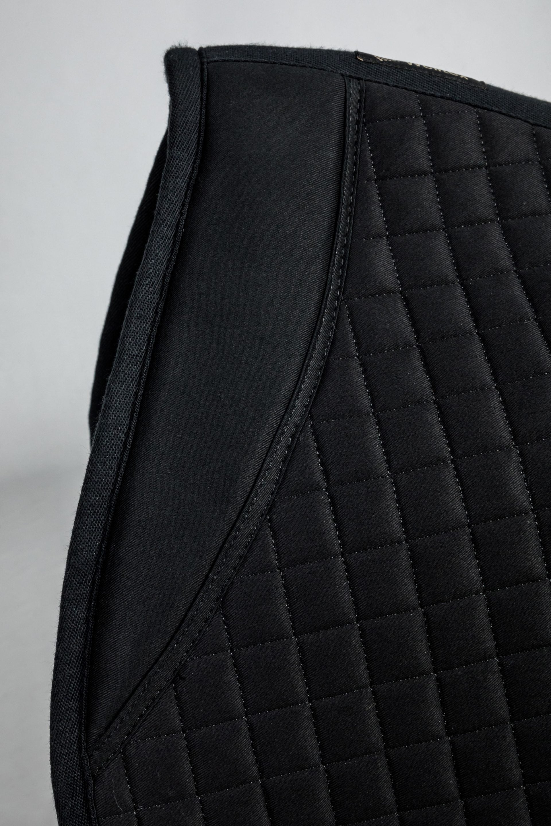 Back on Track Close Contact Saddle Pad III-English Saddle Pad-Back on Track-Black-Evolution Equestrian Co.