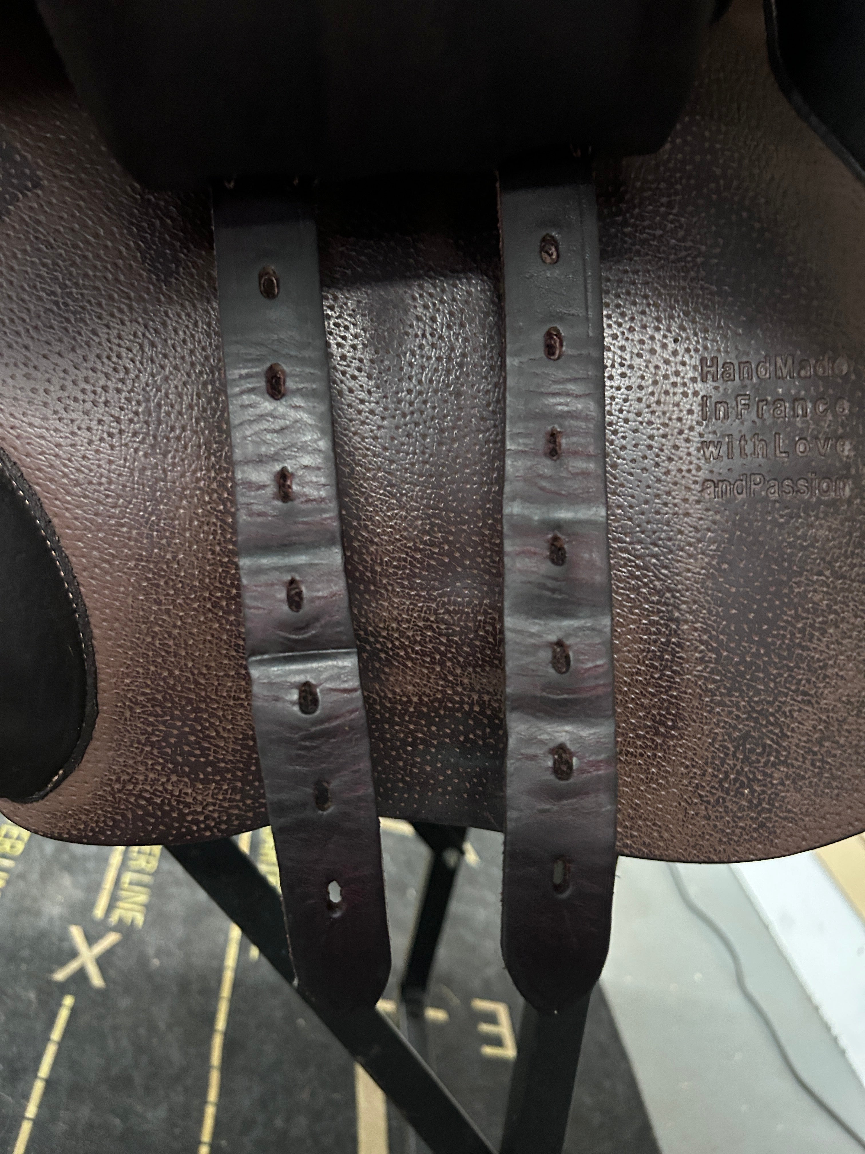 17.5" Voltaire Stuttgart 3A Close Contact Saddle