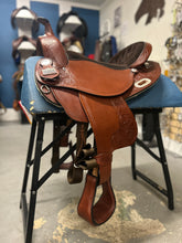 Load image into Gallery viewer, 17&quot; Big Horn Halfinger Saddle
