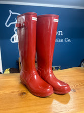 Load image into Gallery viewer, Hunter Red Boots 9
