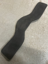 Load image into Gallery viewer, Total Saddle Fit StretchTec Shoulder Fit Relief Dressage Girth 24&quot;
