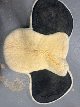 Load image into Gallery viewer, Christ Lammfelle Sheepskin Lined Numnah-English Saddle Pad-Consignment-Evolution Equestrian Co.

