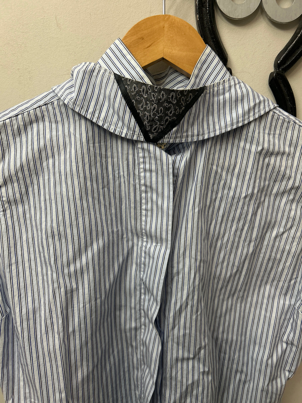 Custom Collar Boutique Sleeveless Show Shirt