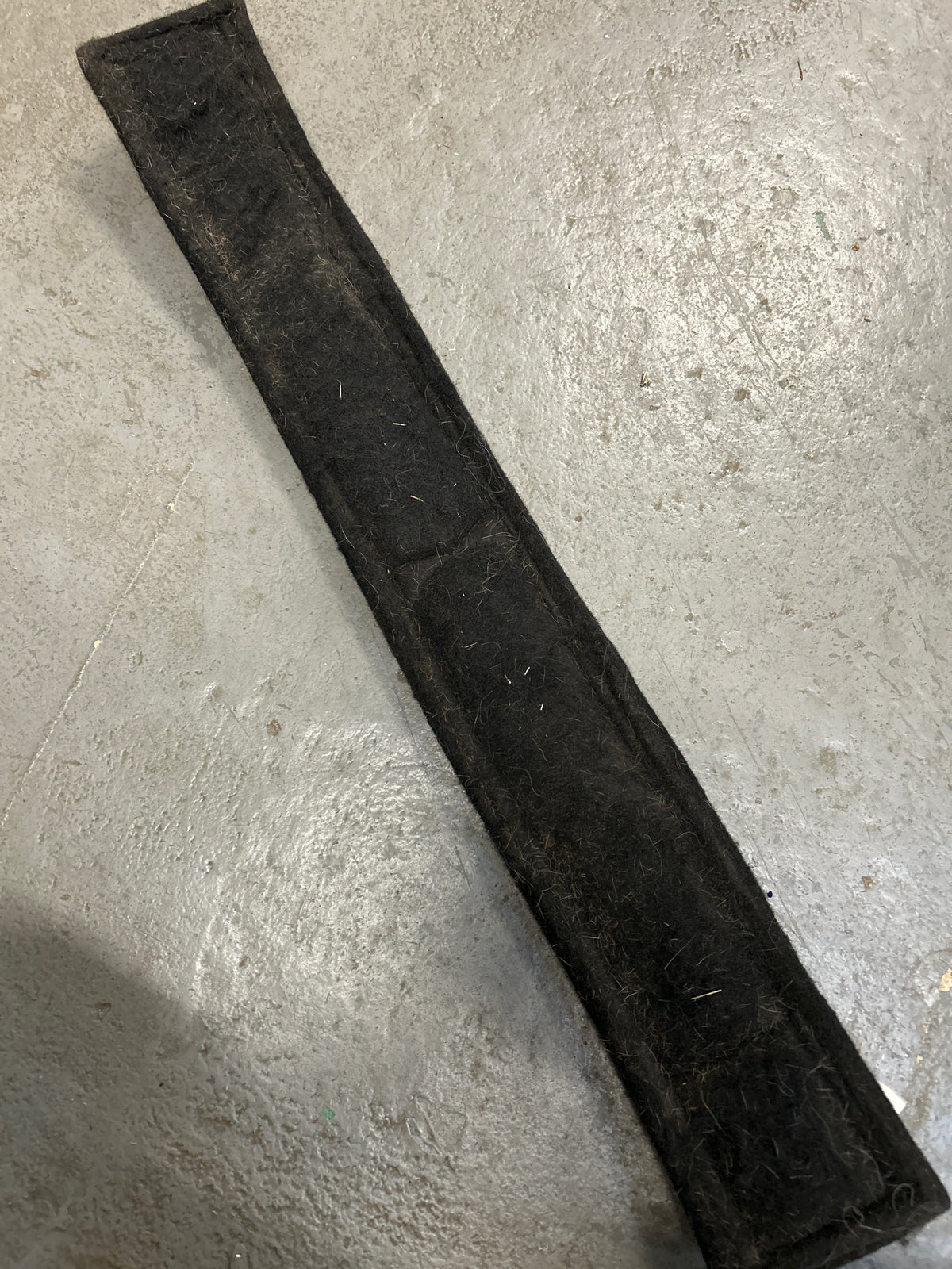 Basic Felt Cinch 28"