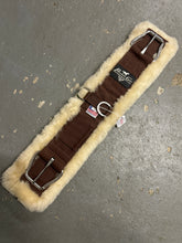 Load image into Gallery viewer, Professionals Choice Shearling Cinch 22&quot;
