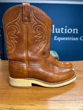 Load image into Gallery viewer, Canadian Made Tan Cowboy Boots 6.5
