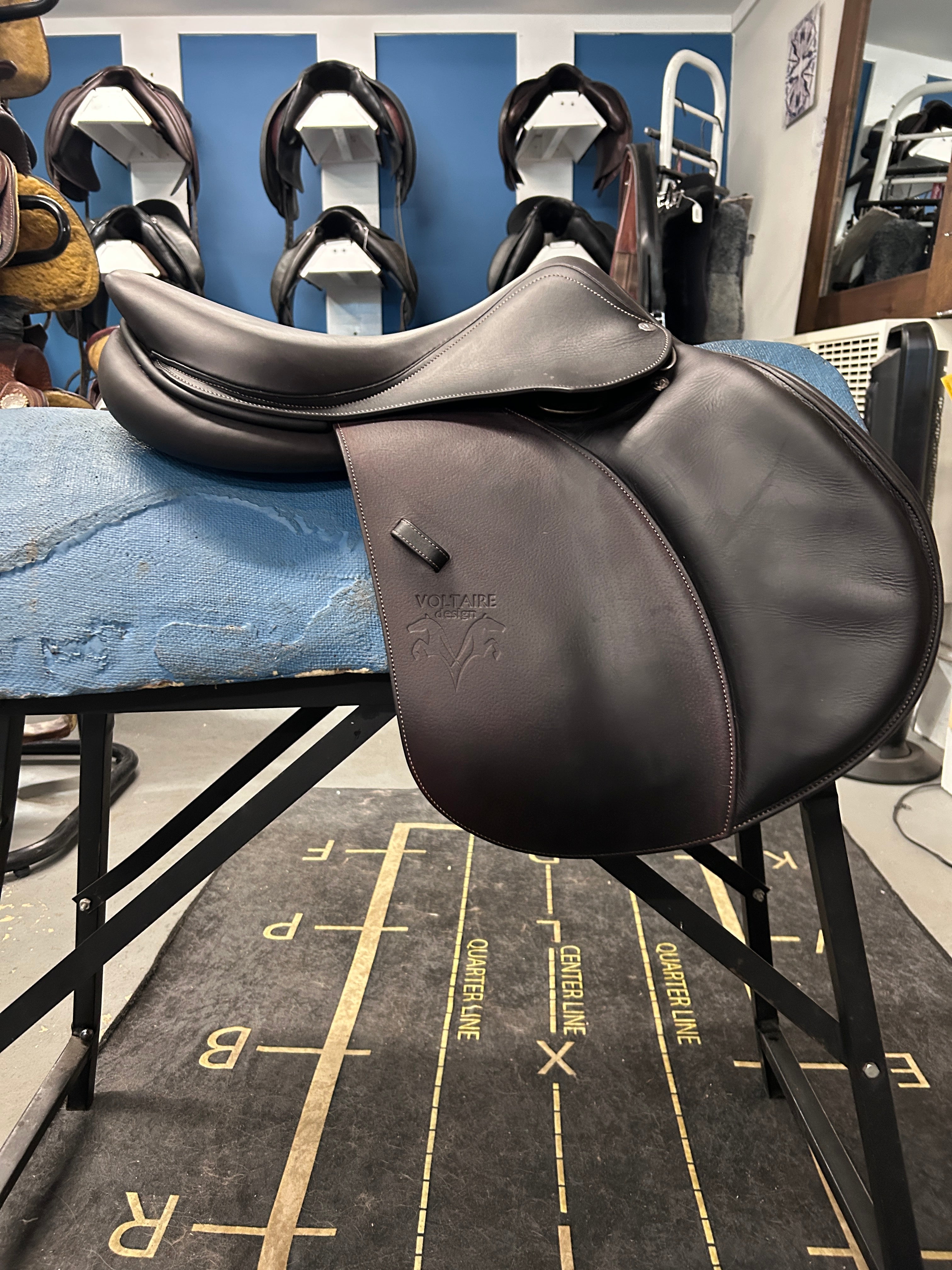 17" Voltaire Palm Beach 3AAA Close Contact Saddle