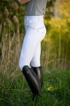 Load image into Gallery viewer, Leveza White Full Seat Breeches 38
