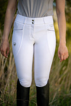 Load image into Gallery viewer, Leveza White Full Seat Breeches 38
