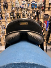 Load image into Gallery viewer, 17&quot; Lovatt &amp; Ricketts Dressage Saddle
