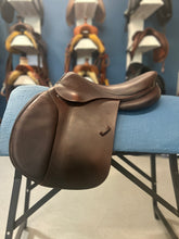 Load image into Gallery viewer, 17&quot; Devoucoux Biarritz S Saddle
