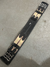 Load image into Gallery viewer, Basic Dressage Girth 24&quot;
