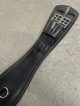 Load image into Gallery viewer, BR Leather Dressage Girth 28&quot;
